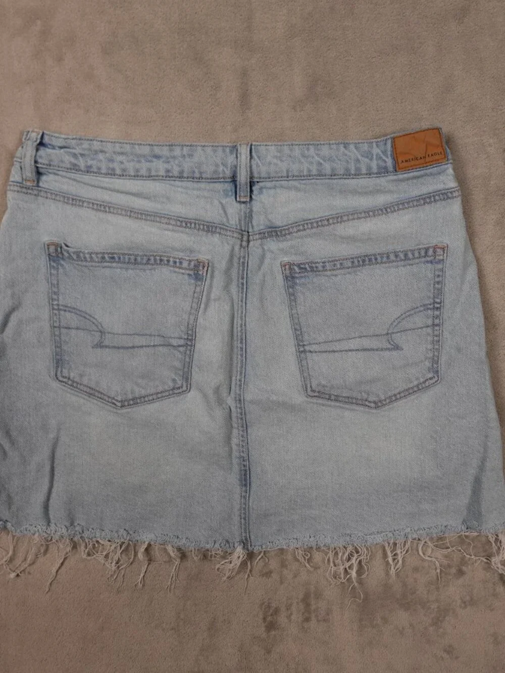 American‎ Eagle Perfect Mini Denim Skirt Women’s Size 16 Light Wash Frayed Hem